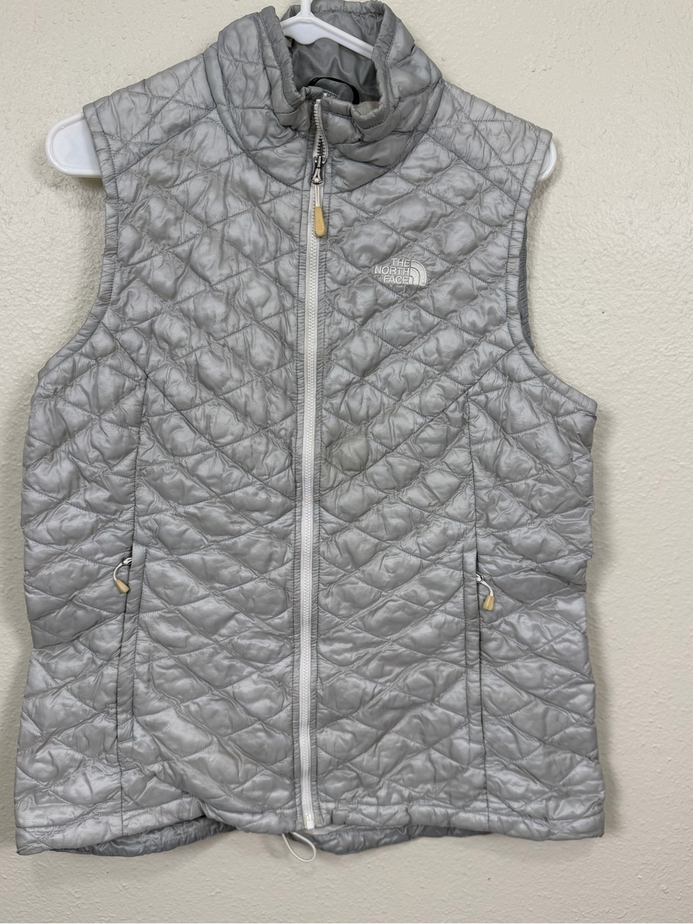 The North Face Womens LG Quilted Vest Gray Full Zip Lightweight Puffer Jacket